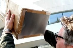 Abbildung 4: Auf der Projektionsfläche (Butterbrot- oder Seidenpapier - keine klare Folie, nur durchscheinend!) ist dann ein Sonnenscheibchen zu sehen.