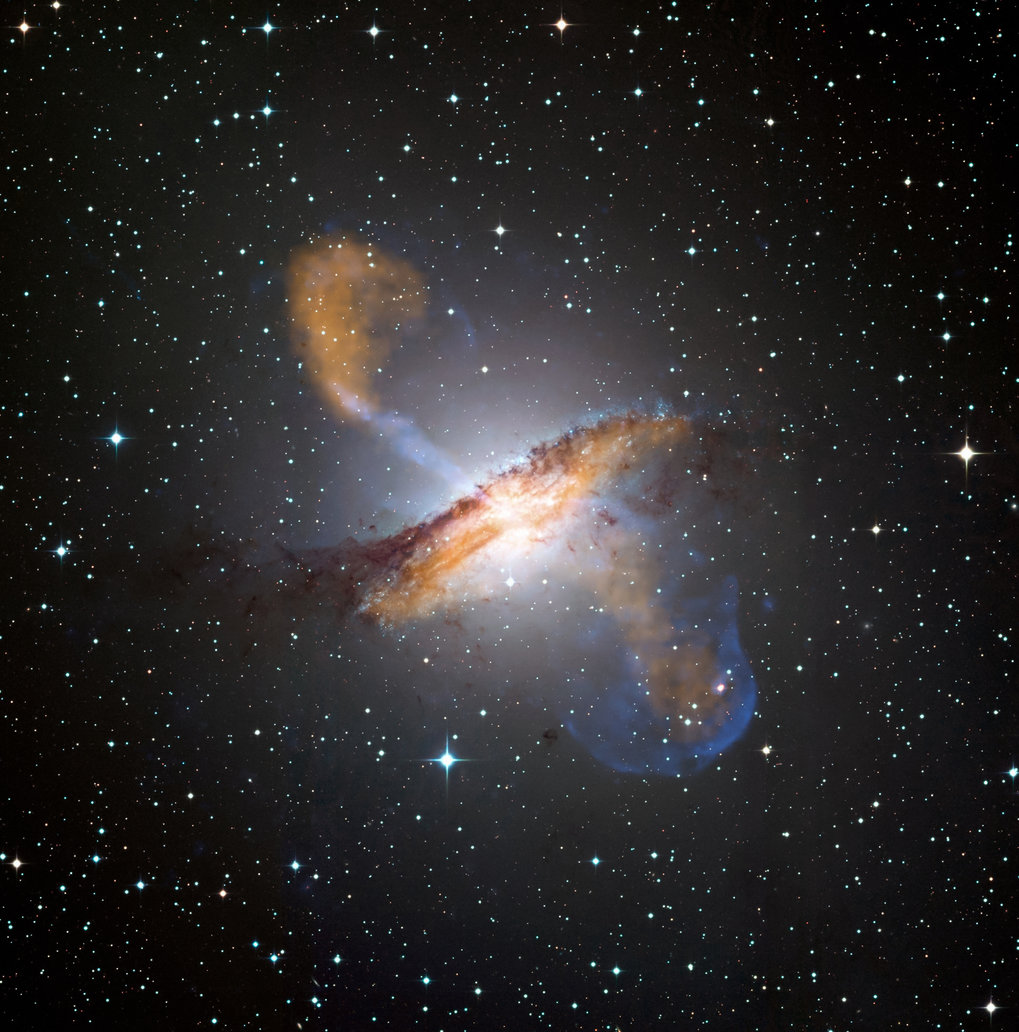 Angetrieben vom zentralen Schwarzen Loch: Aktive Galaxie Centaurus A
