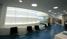 Innenansicht des HdA-Gebäudes: Blick aus der oberen Teamzone auf den Zentralbereich des HdA. Im Hintergrund die Verkleidung der Kuppel des Klaus Tschira-Auditoriums.
