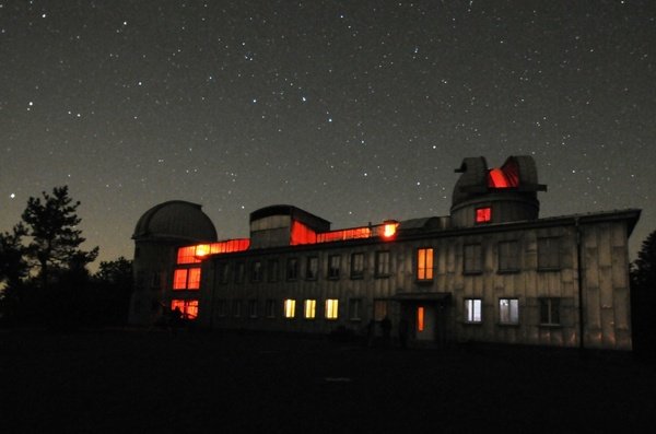 Sternwarte Sonneberg am Beobachtungsabend (Quelle: Frank Brandner) Sternwarte Sonneberg am Beobachtungsabend (Quelle: Frank Brandner)