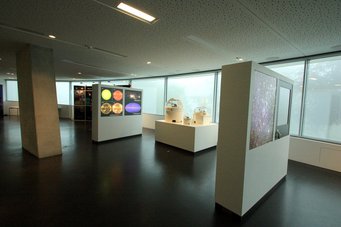 Der Ausstellungsbereich im HdA-Foyer Blick ins Foyer des HdA