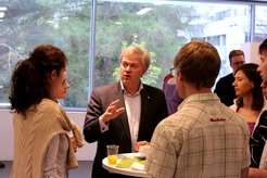 Nobel laureate Brian Schmidt gives career advice during an event for young astronomers.