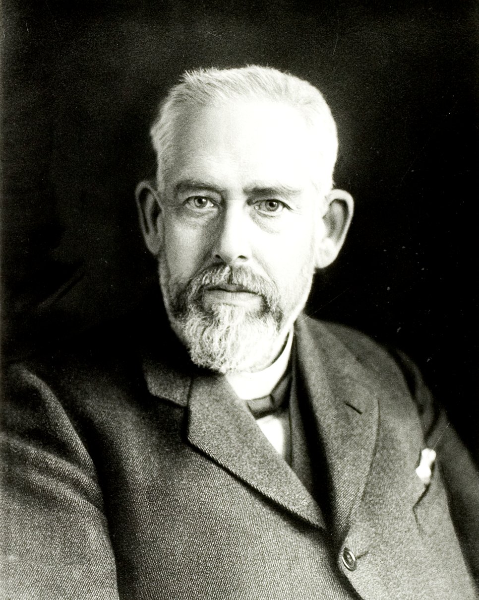 Schwarzweißportrait von Max Wolf im Anzug in späteren Jahren
