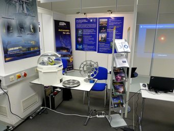 Der gemeinsame Stand von MPIA und HdA im Themenpark Wissenschaft im Zeiss-Hauptgebäude Der gemeinsame Stand von MPIA und HdA im Themenpark Wissenschaft im Zeiss-Hauptgebäude