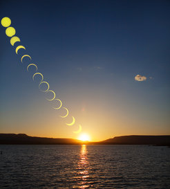 Ringförmige Sonnenfinsternis über dem Abiquiu-Reservoirs nahe Santa Fe, New Mexico, USA