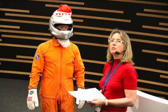 "Von drauß' vom Weltall komm ich her" - der Nikolaus lauscht seinem Lieblingsgedicht "Von drauß' vom Weltall komm ich her" - der Nikolaus lauscht seinem Lieblingsgedicht