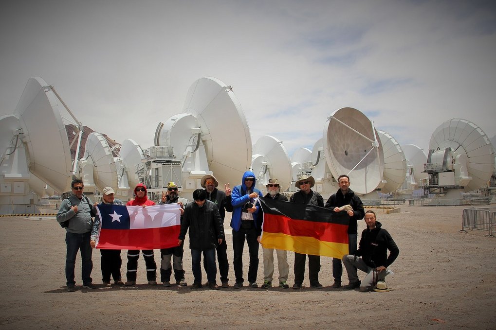 8.1.2016: Chilenische und deutsche Lehrer bei einem Besuch der Teleskopanlagen von ALMA.