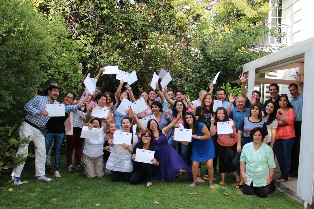 13.1.2016: Nach der Fortbildung für Grundschullehrer (KL. 1-8) werden die Diplome verteilt.