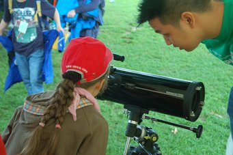 Blick durch ein Teleskop Blick durch ein Teleskop
