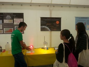 Marco Türk erläutert, welchen Einfluss eine zunehmende Erwärmung der Erde für das Klima und die Umwelt hat. Marco Türk erläutert, welchen Einfluss eine zunehmende Erwärmung der Erde für das Klima und die Umwelt hat.