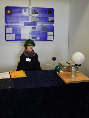 Lina Landwehr an ihrem Jugend-Forscht-Projektstand beim Regionalwettbewerb Nordbaden Lina Landwehr an ihrem Jugend-Forscht-Projektstand beim Regionalwettbewerb Nordbaden