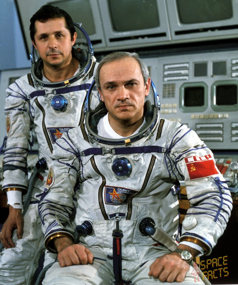 Die Kosmonauten Wladimir Dschanibekow (vorne) und Wiktor Sawinych (hinten), die mit der Sojus T-13 zur Saljut 7 flogen.