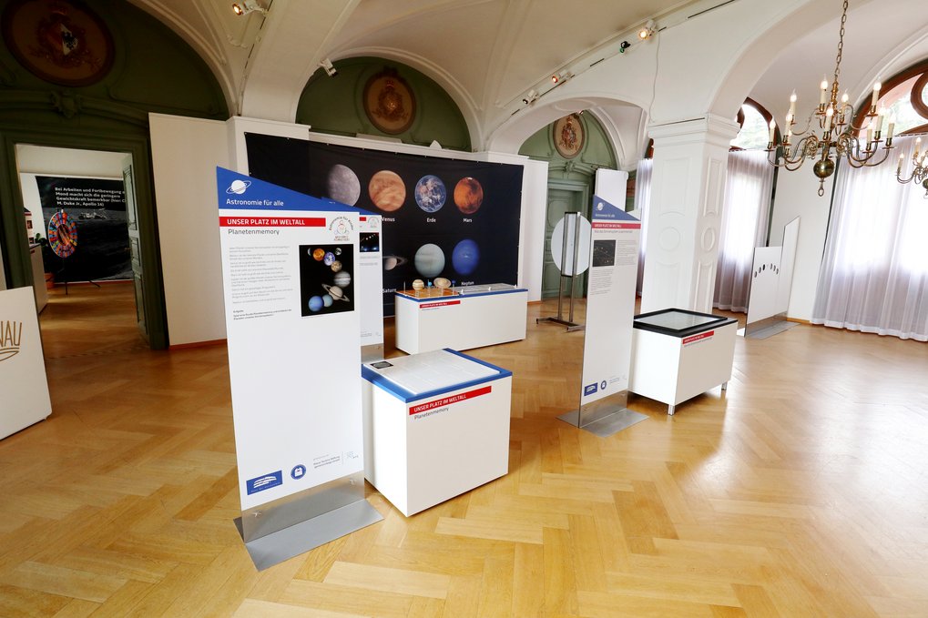 Parts of the exhibition "Astronomy for everybody" in the "Wappensaal" (lit. hall of the coats-of-arms) in Mainau Castle Parts of the exhibition "Astronomy for everybody" in the "Wappensaal" (lit. hall of the coats-of-arms) in Mainau Castle