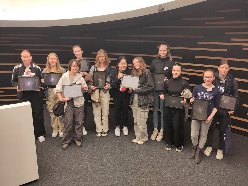 Girls'Day participants at the HdA with the pictures of galaxies they created. The participants of Girls'Day 2023 in the Planetarium of the HdA