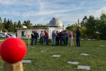 Workshop ‚Vermessung der Entfernung eines Modellsterns mittels der trigonometrischen Parallaxe‘ im Rahmen der Lehrerfortbildung 2016 zum Thema „Milchstraßensystem“. Workshop ‚Vermessung der Entfernung eines Modellsterns mittels der trigonometrischen Parallaxe‘ im Rahmen der Lehrerfortbildung 2016 zum Thema „Milchstraßensystem“.