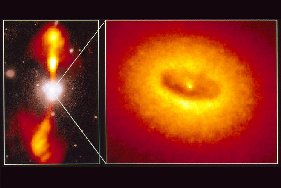 Die aktive Galaxie NGC 4261, aufgenommen mit dem Weltraumteleskop Hubble. Hinter der Energieaussendung aus dem Kern dieser Galaxie steckt ein Schwarzes Loch.