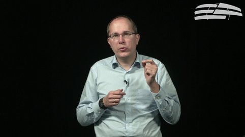 Was aus Sicht der modernen Kosmologie direkt nach dem Urknall geschah: Inflation, dann immer mehr gebundene Systeme wie Atomkerne und Atome, am Ende die Entstehung von Galaxien und Galaxienhaufen.