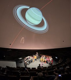 Bild 3: Beim Werkstattkonzert musizierten die Kinder zusammen mit dem Porter Percussion Duo.