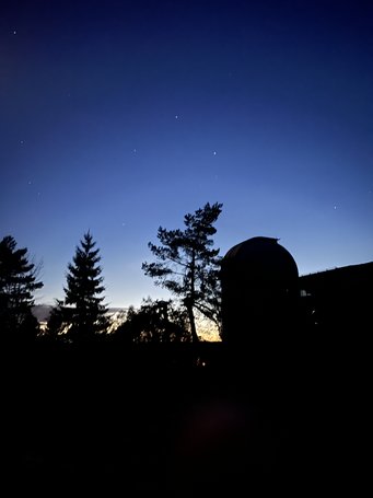 In einer klaren Nacht lassen sich viel Sternbilder finden. In einer klaren Nacht lassen sich viel Sternbilder finden.