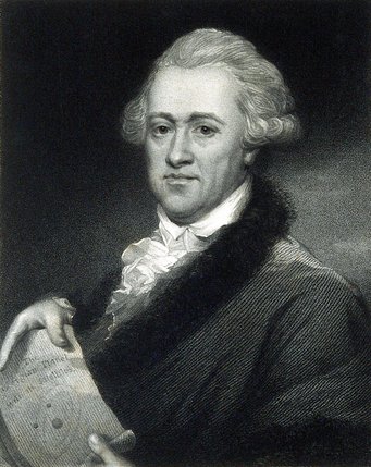 William Herschel (1791, Radierung) Schwarzbild eines Mannes mit lockigen Haaren hält ein Papier mit einer Zeichnung des Planeten Uranus mit zwei Monden. Er trägt ein weißes Hemd, darüber einen Mantel mit flauschigem Kragen.