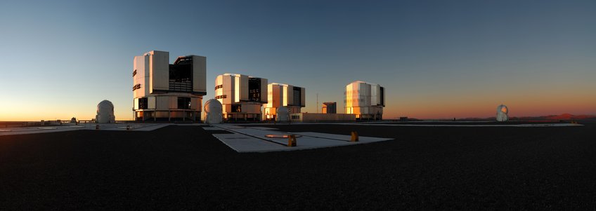 Panoramaaufnahme des Very Large Telescope am Observatorium Paranal in Chile Panoramaaufnahme des Very Large Telescope am Observatorium Paranal in Chile