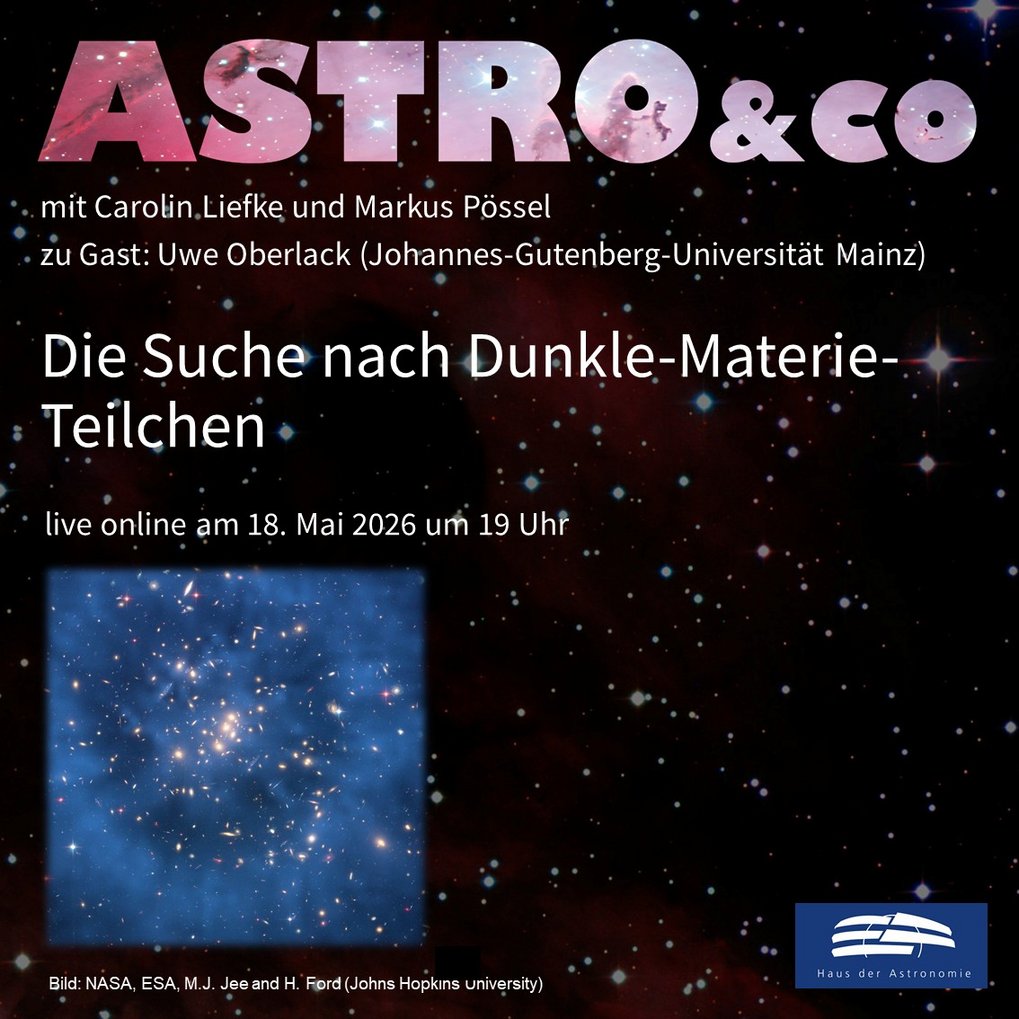 Ankündigung der Online-Talkrunde zum Thema "Die Suche nach Dunkle-Materie-Teilchen" mit Uwe Oberlack, Carolin Liefke und Markus Pössel am 18. Mai 2026 um 19 Uhr live auf der Facebook-Seite und auf dem Youtube-Kanal des Hauses der Astronomie mit einem Kompositbild eines Galaxienhaufens im sichtbaren Licht und mit Röntgenstrahlung in blau dargestellt