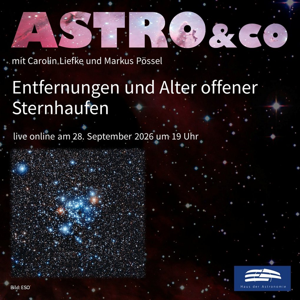 Ankündigung der Online-Talkrunde zum Thema "Entfernungen und Alter offener Sternhaufen" mit Carolin Liefke und Markus Pössel am 28. September 2026 um 19 Uhr live auf der Facebook-Seite und auf dem Youtube-Kanal des Hauses der Astronomie mit einer Teleskopaufnahme eines offenen Sternhaufens mit auffällig farbigen hellen Sternen in hellblau und orange