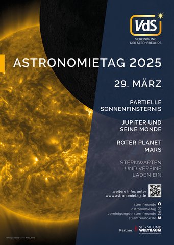 Poster des Astronomietages 2025 am 29. März mit einem SDO-Bild der Sonne, die teilweise vom Mond bedeckt wird