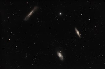 Die drei Galaxien des Leo-Tripletts Teleskopaufnahme der drei Galaxien des Leo-Tripletts