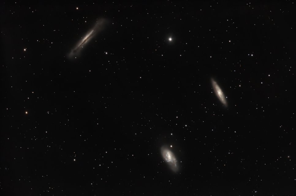 Teleskopaufnahme der drei Galaxien des Leo-Tripletts