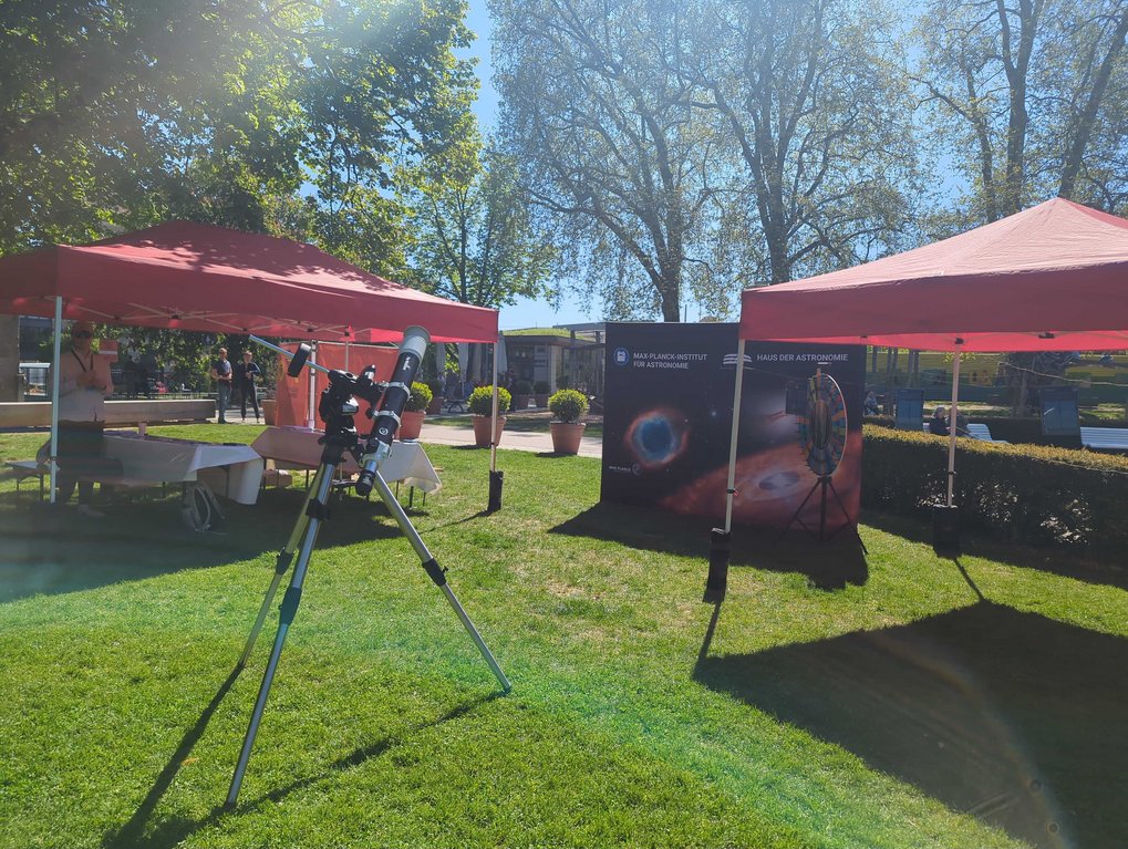 Bastelzelte und Sonnenteleskop beim PODIUM Esslingen