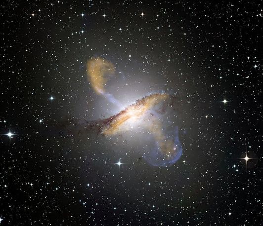 Faszination Astronomie: Aktive Galaxienkerne: Wenn ein Supermassereiches Schwarzes Loch erwacht
