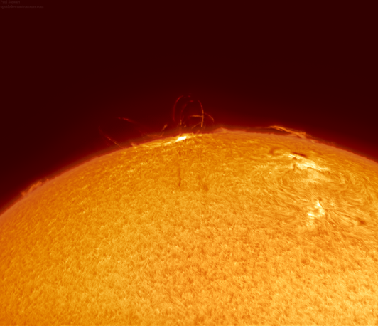 Flecken, Protuberanzen und mehr: Was man mit Sonnenfinsternisbrille oder Teleskop mit Sonnenfilter auf der Sonne sehen kann – Haus der Astronomie, 28.07.2026